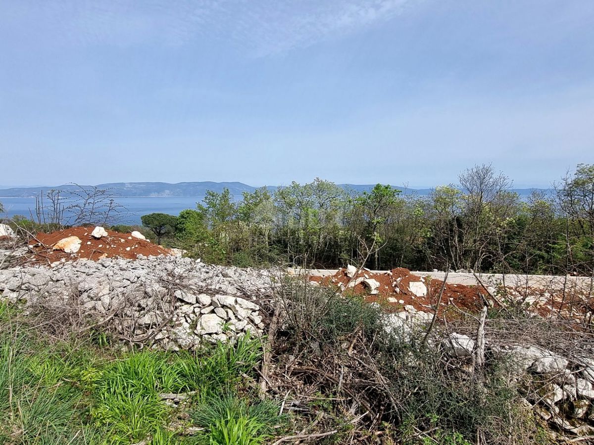 ISTRIA, RABAC - Terreno con vista mare aperta e permesso di costruire