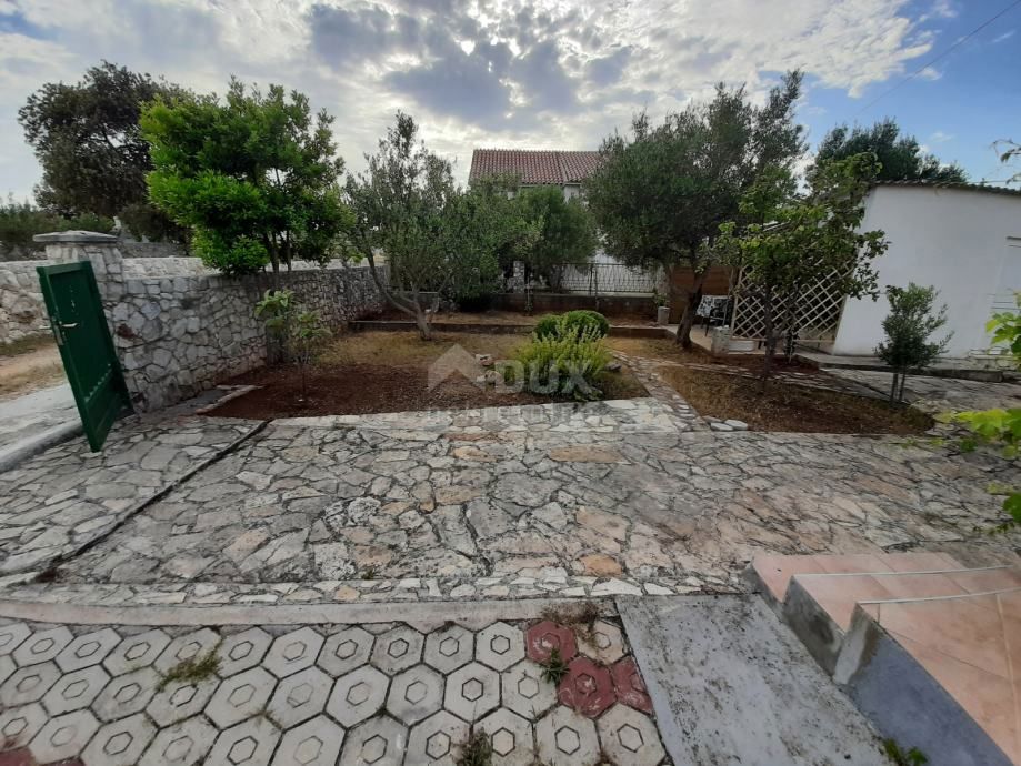 ŠIBENIK, ROGOZNICA - Casa vicino al mare