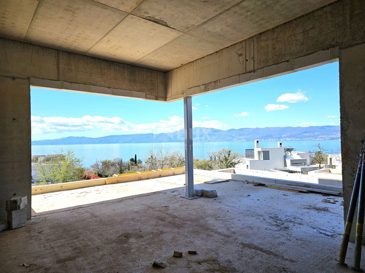 KOSTRENA - Appartamento con piscina, garage, ascensore e vista mare