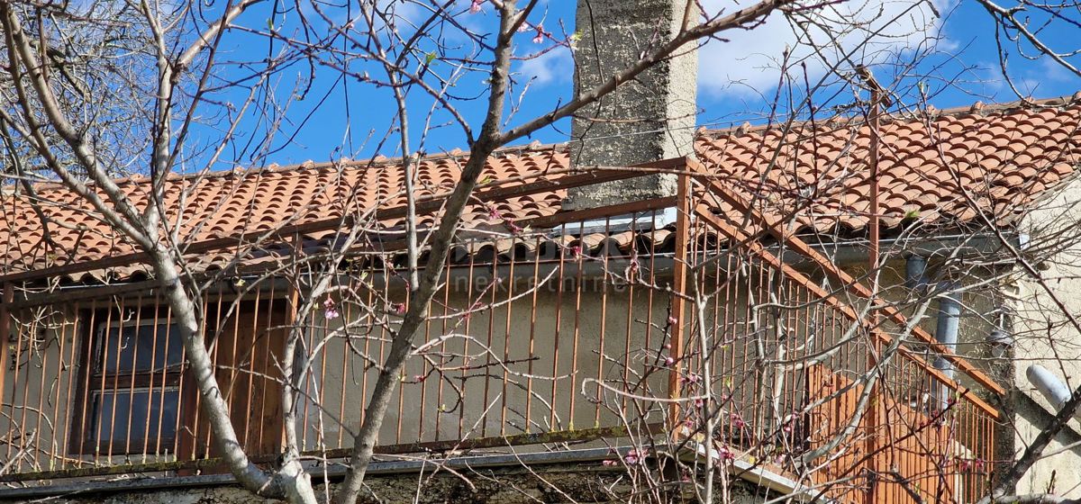 ISTRIA, PAZIN - Antica casa indipendente in pietra dalle potenzialità eccezionali