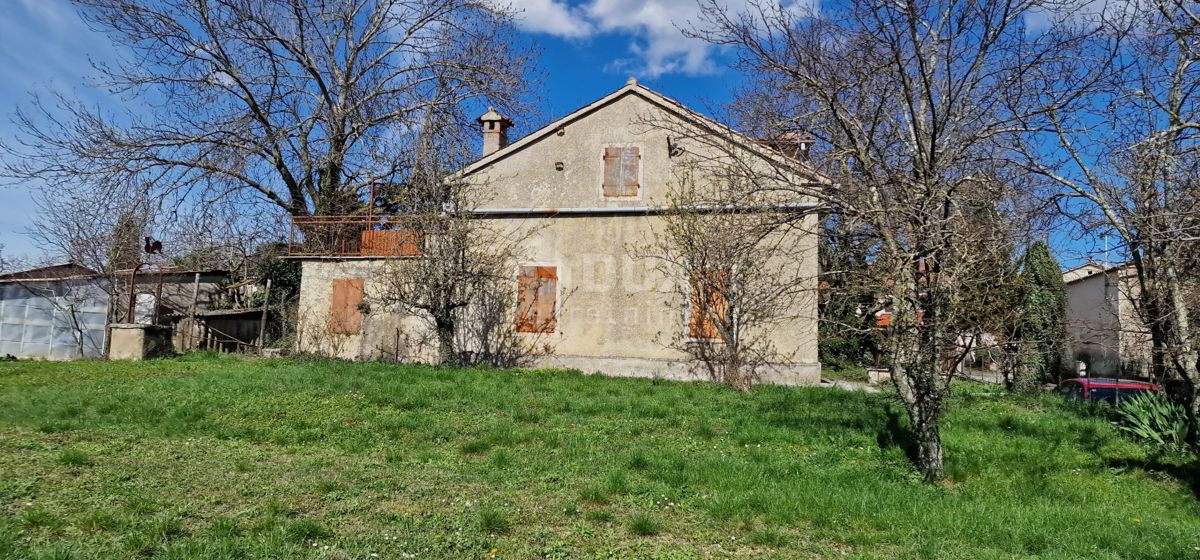 ISTRIA, PAZIN - Antica casa indipendente in pietra dalle potenzialità eccezionali