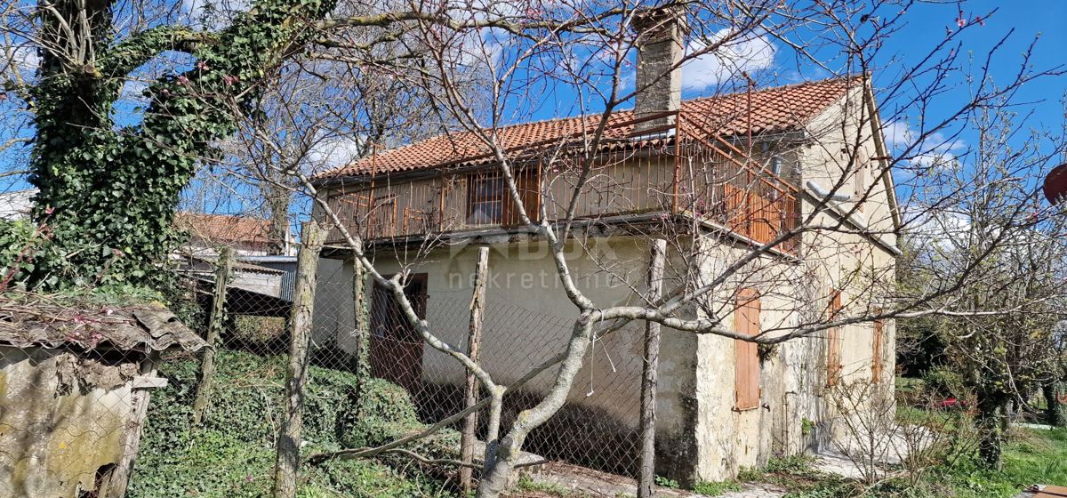 ISTRIA, PAZIN - Antica casa indipendente in pietra dalle potenzialità eccezionali