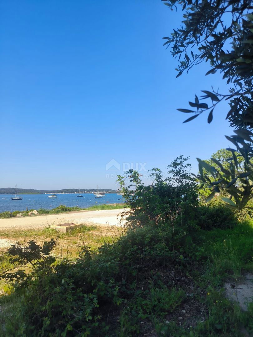 ISTRIA, MEDULINO Terreno edificabile prima fila al mare per una villa!