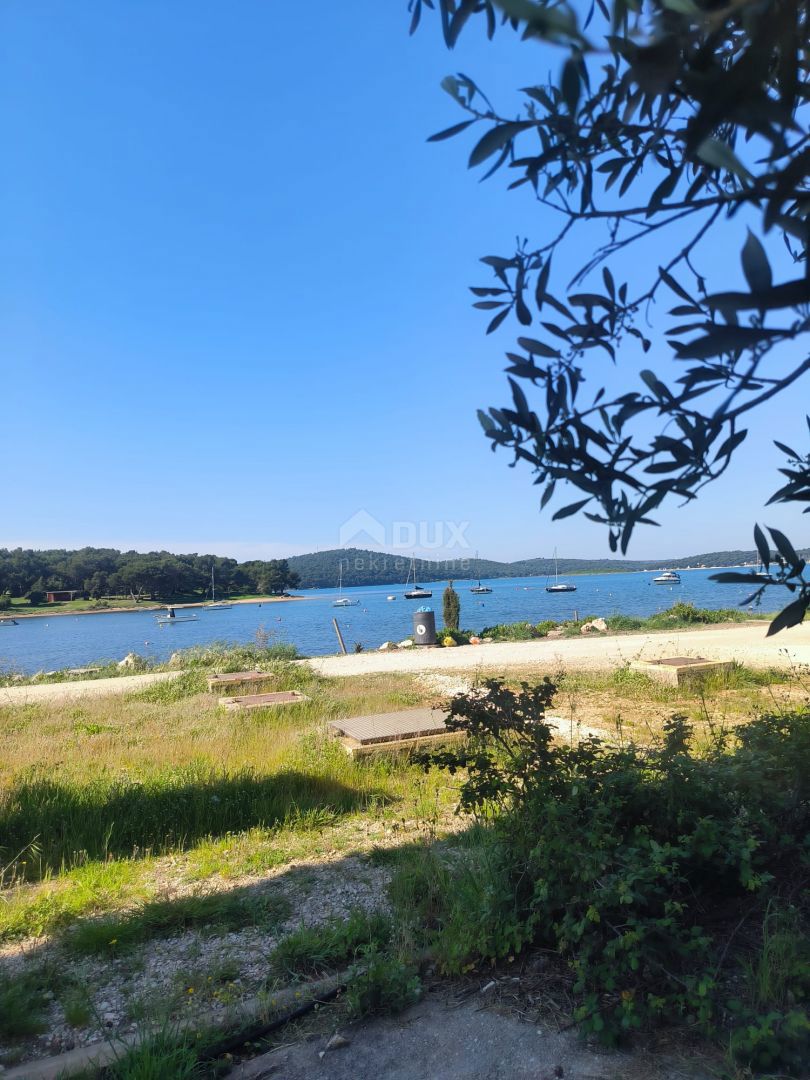 ISTRIA, MEDULINO Terreno edificabile prima fila al mare per una villa!