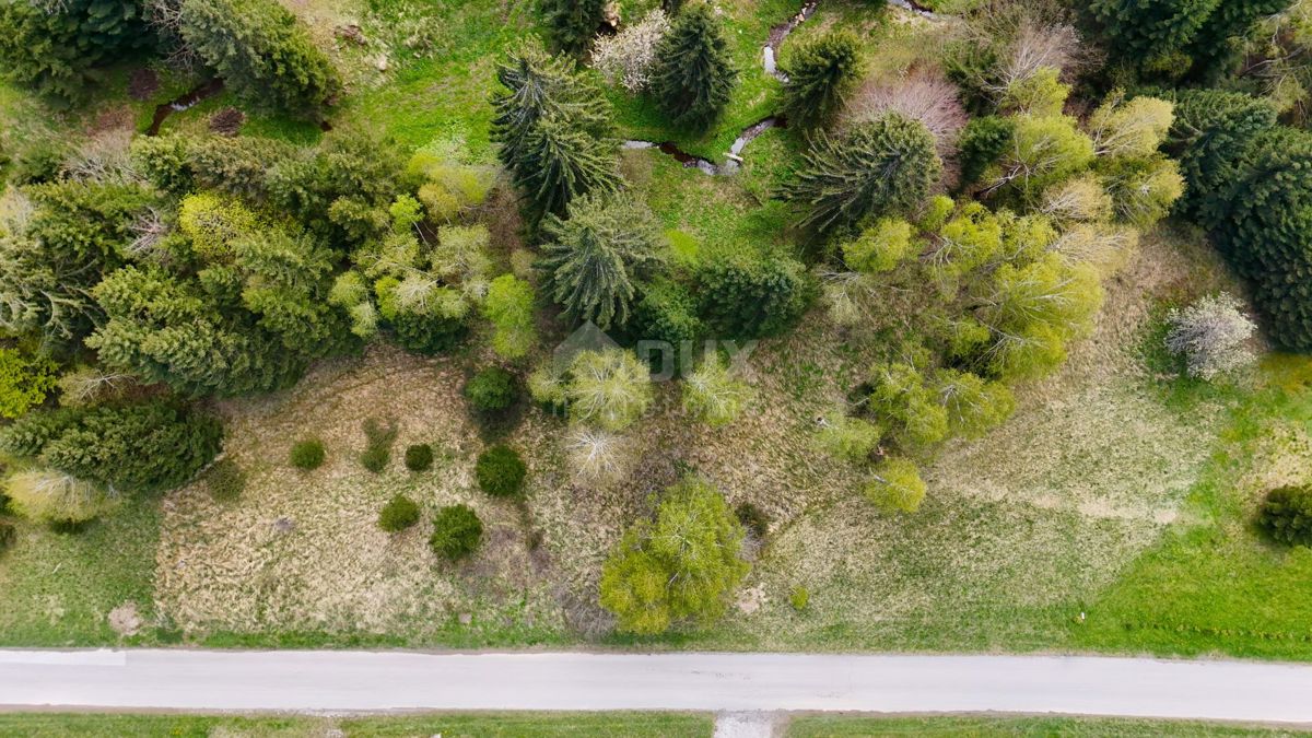 GORSKI KOTAR, RAVNA GORA - Terreno edificabile 1553 m2 vicino al ruscello