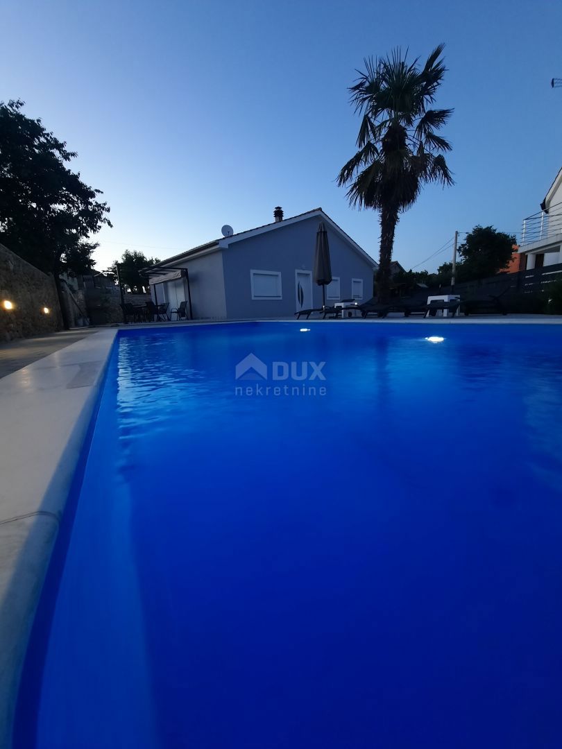 Isola di Krk, interno dell'isola - Piano terra con piscina