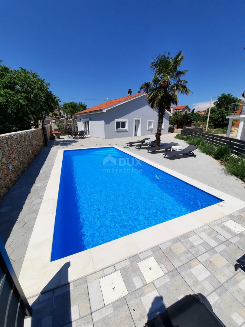 Isola di Krk, interno dell'isola - Piano terra con piscina