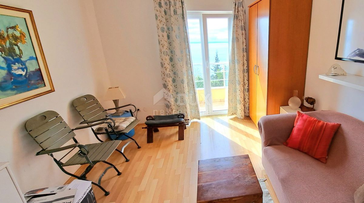 OPATIJA - Appartamento su due piani 78,53 m2, 2 camere da letto, parcheggio, vista panoramica sul mare!!!