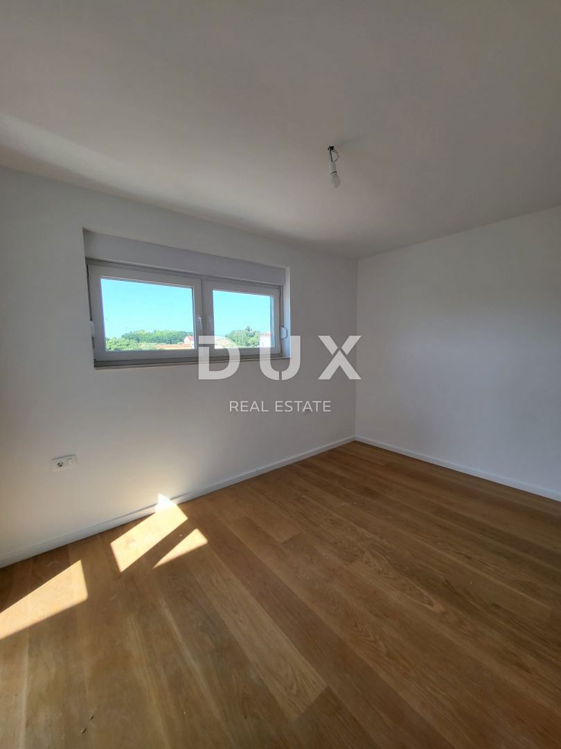 ZADAR, PRIVLAKA - Casa a schiera con piscina a 100 metri dal mare