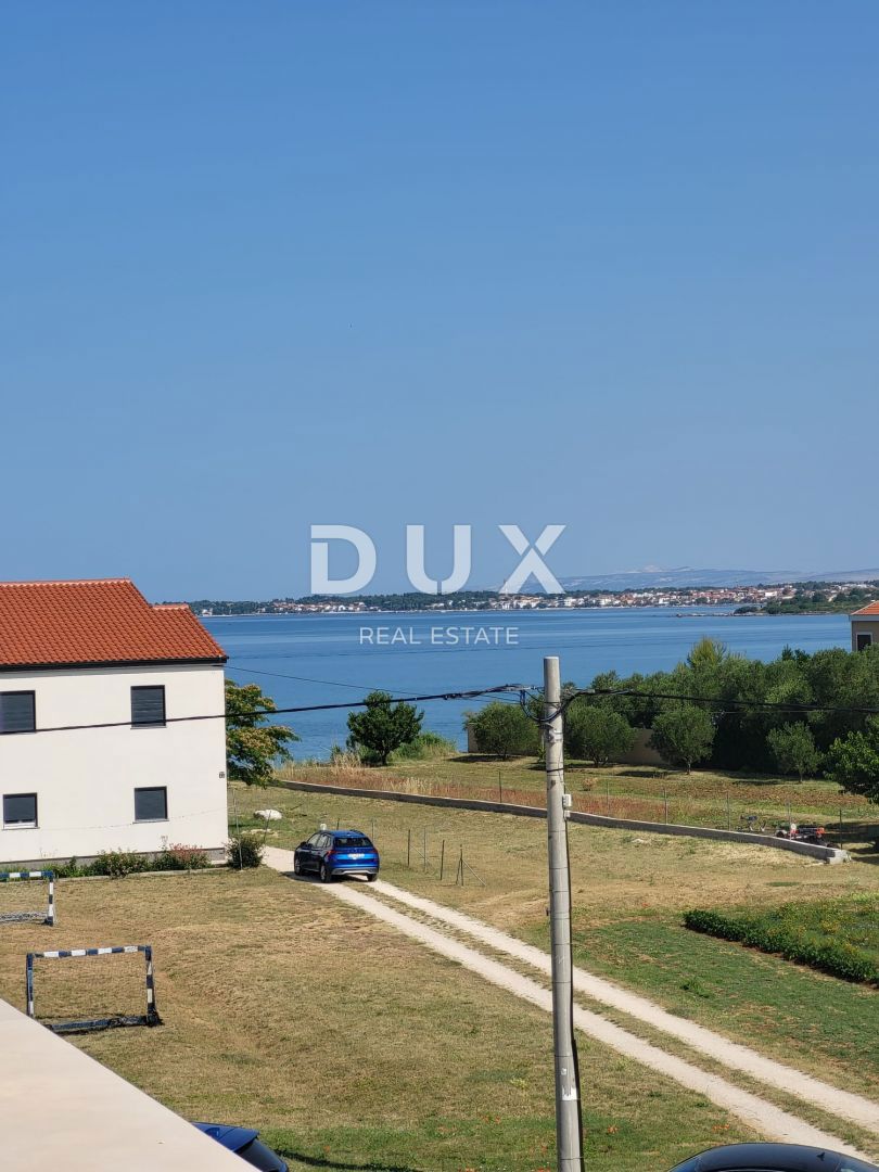 ZADAR, PRIVLAKA - Casa a schiera con piscina a 100 metri dal mare