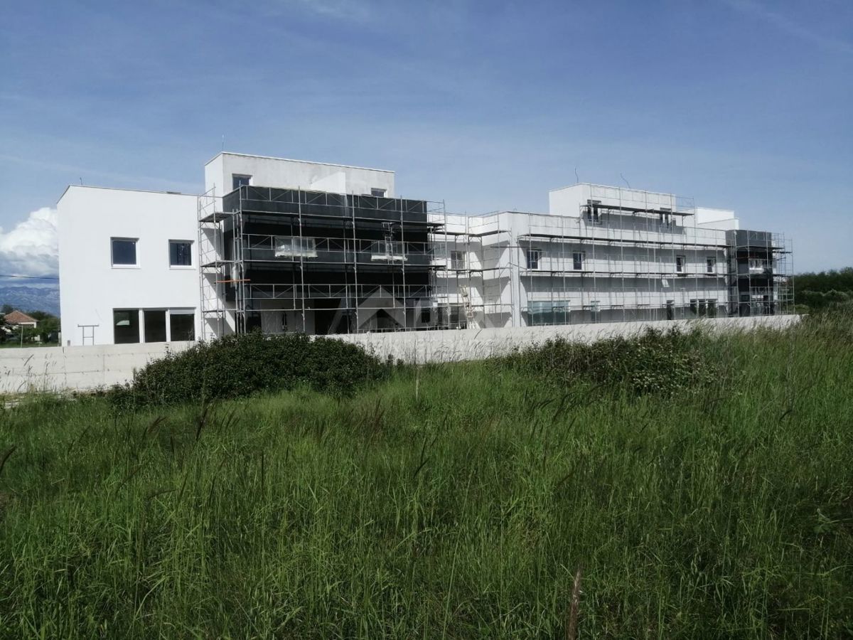 ZADAR, PRIVLAKA - Casa a schiera con piscina a 100 metri dal mare