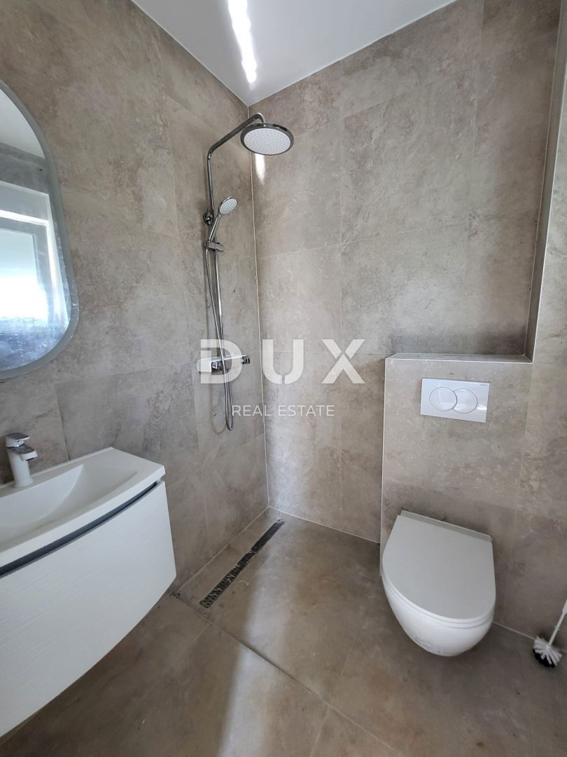 ZADAR, PRIVLAKA - Casa a schiera con piscina a 100 metri dal mare