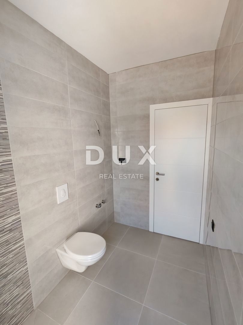 ZADAR, VRSI - Casa bifamiliare con piscina privata e grande terrazza con vista mare!