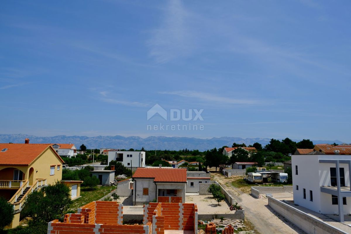 ZADAR, VRSI - Casa bifamiliare con piscina privata e grande terrazza con vista mare!