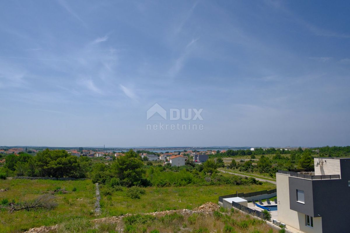 ZADAR, VRSI - Casa bifamiliare con piscina privata e grande terrazza con vista mare!