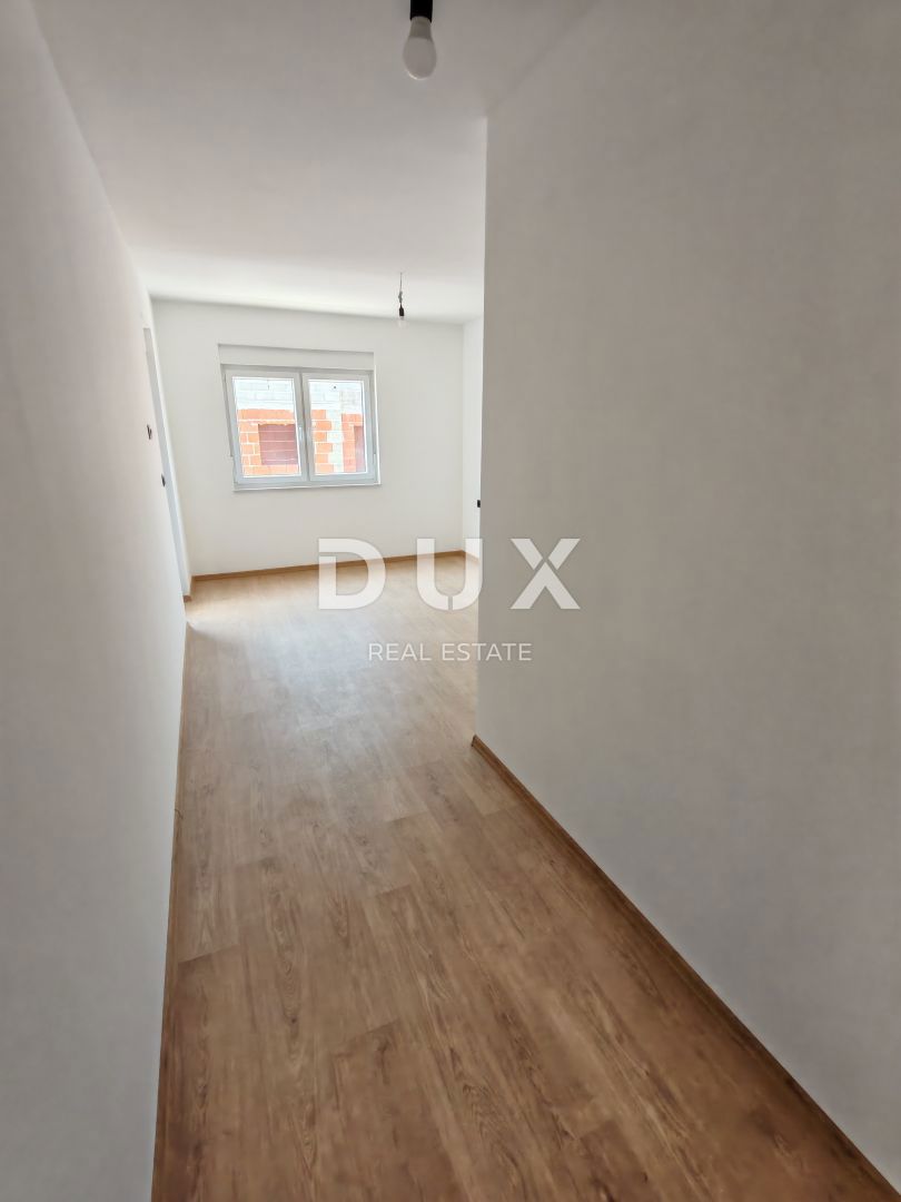 ZADAR, VRSI - Casa bifamiliare con piscina privata e grande terrazza con vista mare!