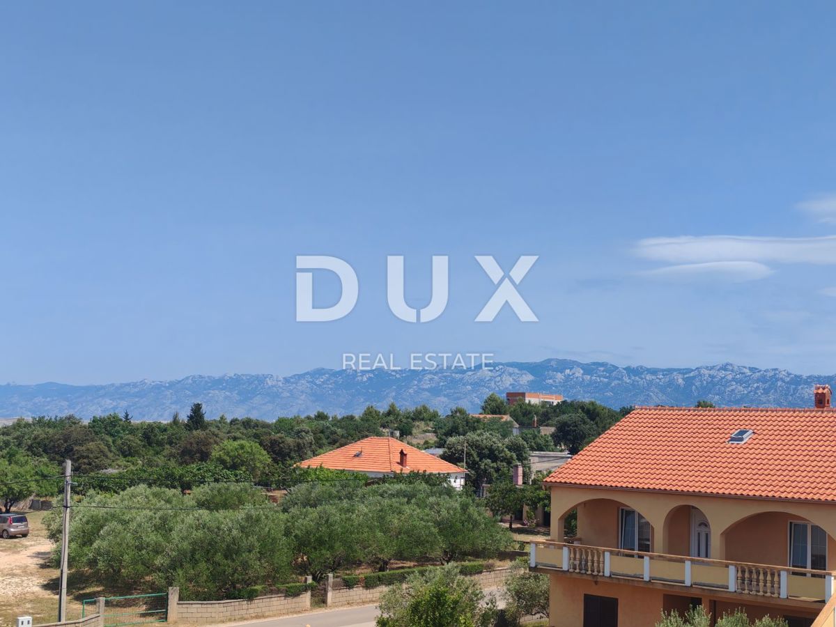 ZADAR, VRSI - Casa bifamiliare con piscina privata e grande terrazza con vista mare!