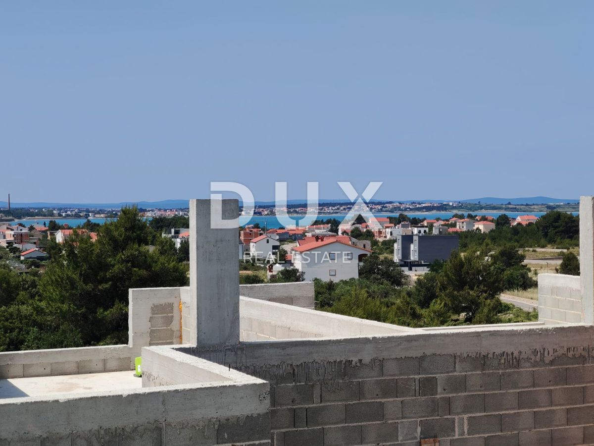 ZADAR, VRSI - Casa bifamiliare con piscina privata e grande terrazza con vista mare!