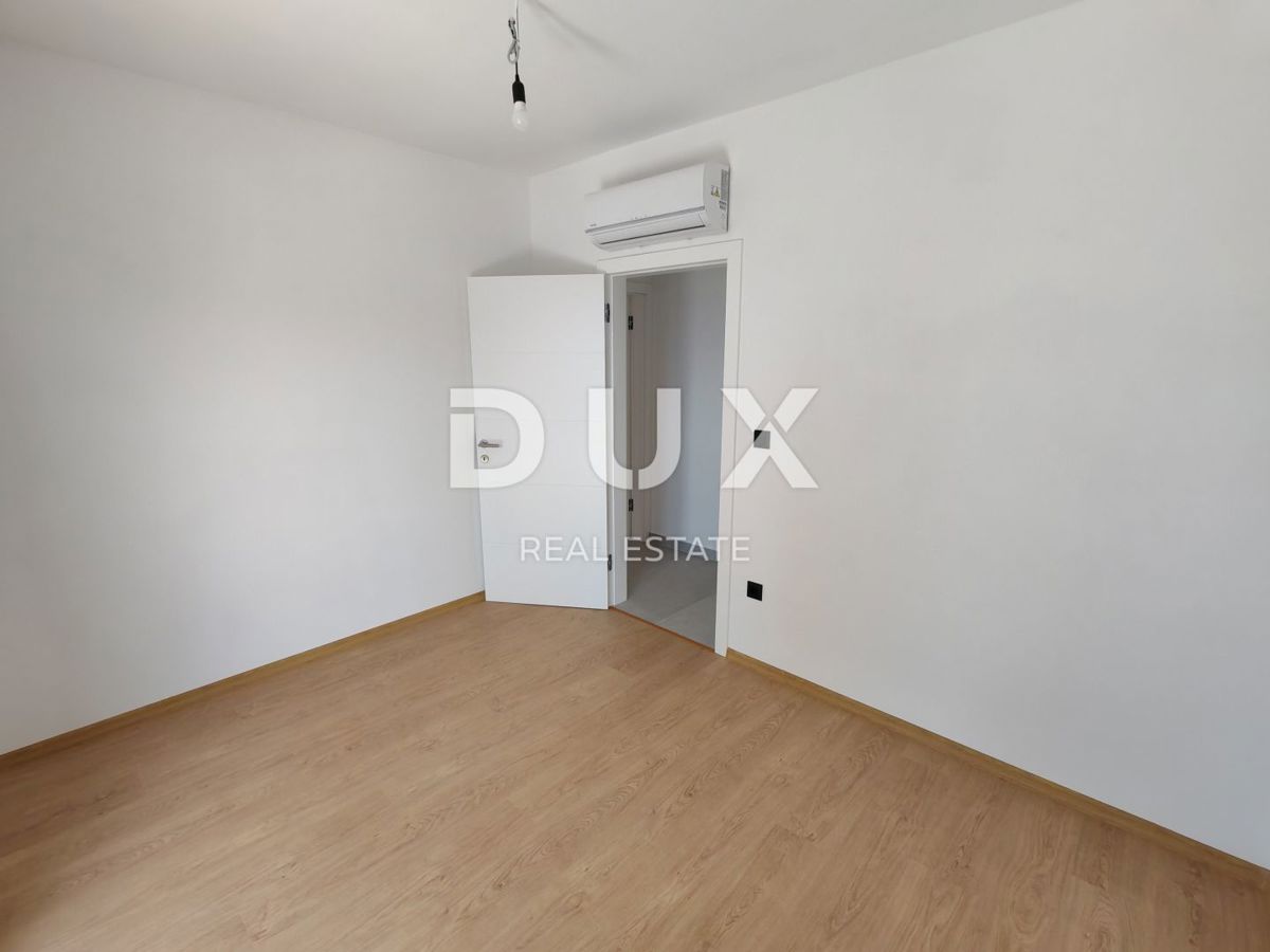 ZADAR, VRSI - Casa bifamiliare con piscina privata e grande terrazza con vista mare!