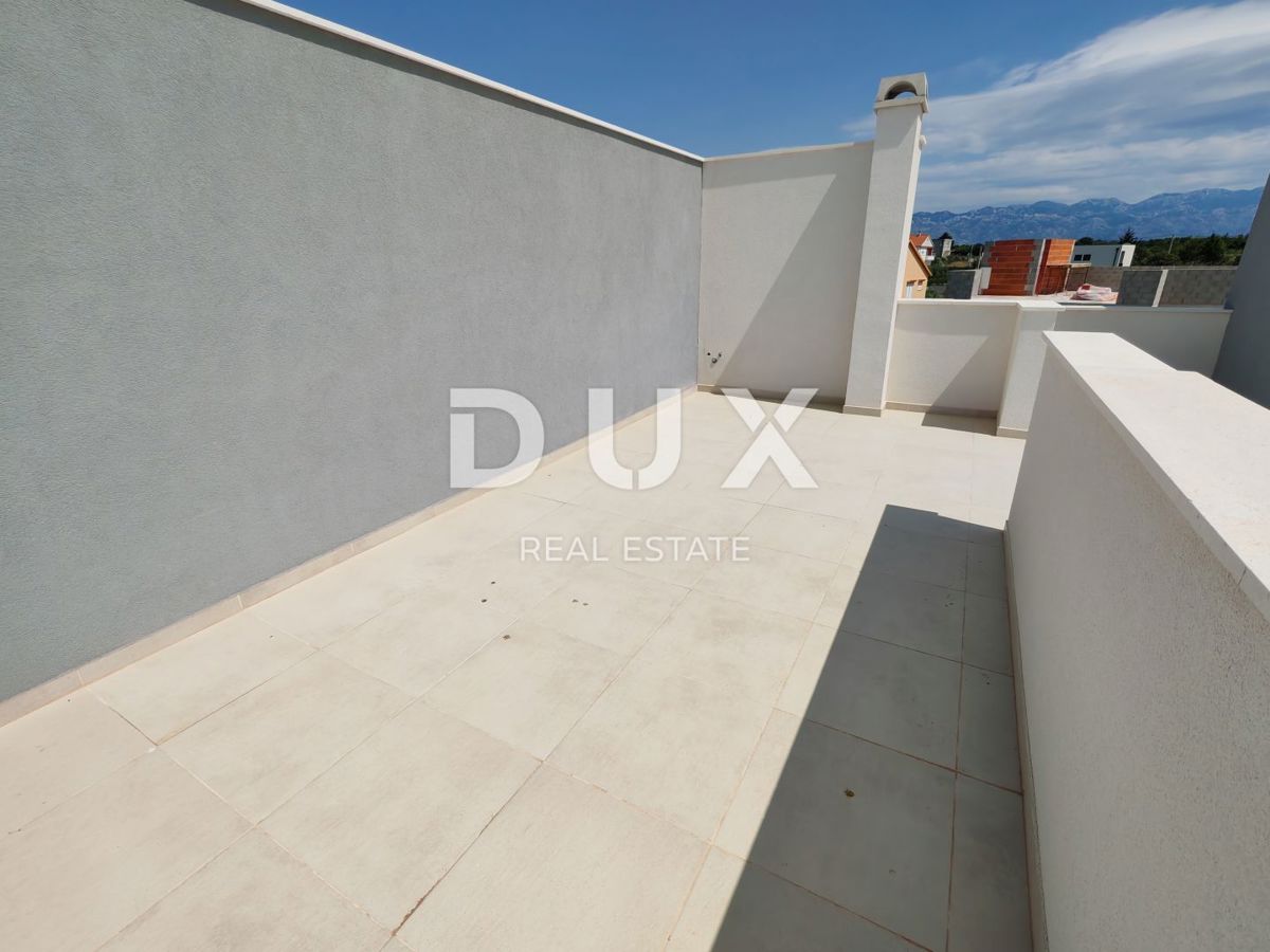 ZADAR, VRSI - Casa bifamiliare con piscina privata e grande terrazza con vista mare!