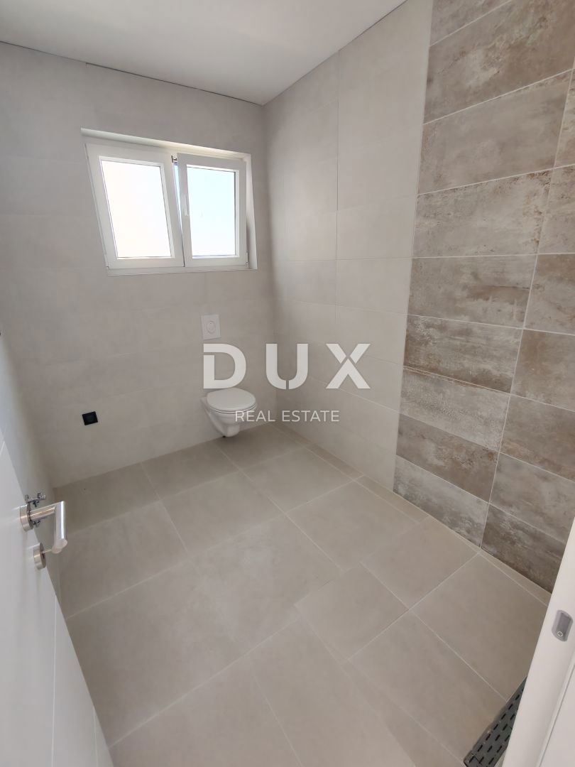 ZADAR, VRSI - Casa bifamiliare con piscina privata e grande terrazza con vista mare!