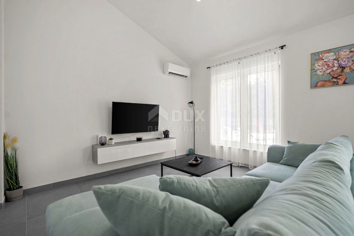 ISTRIA, LABIN - Casa con piscina ai margini del paese