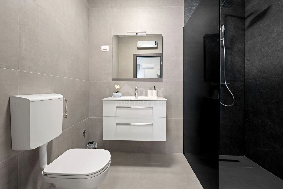 ISTRIA, LABIN - Casa con piscina ai margini del paese