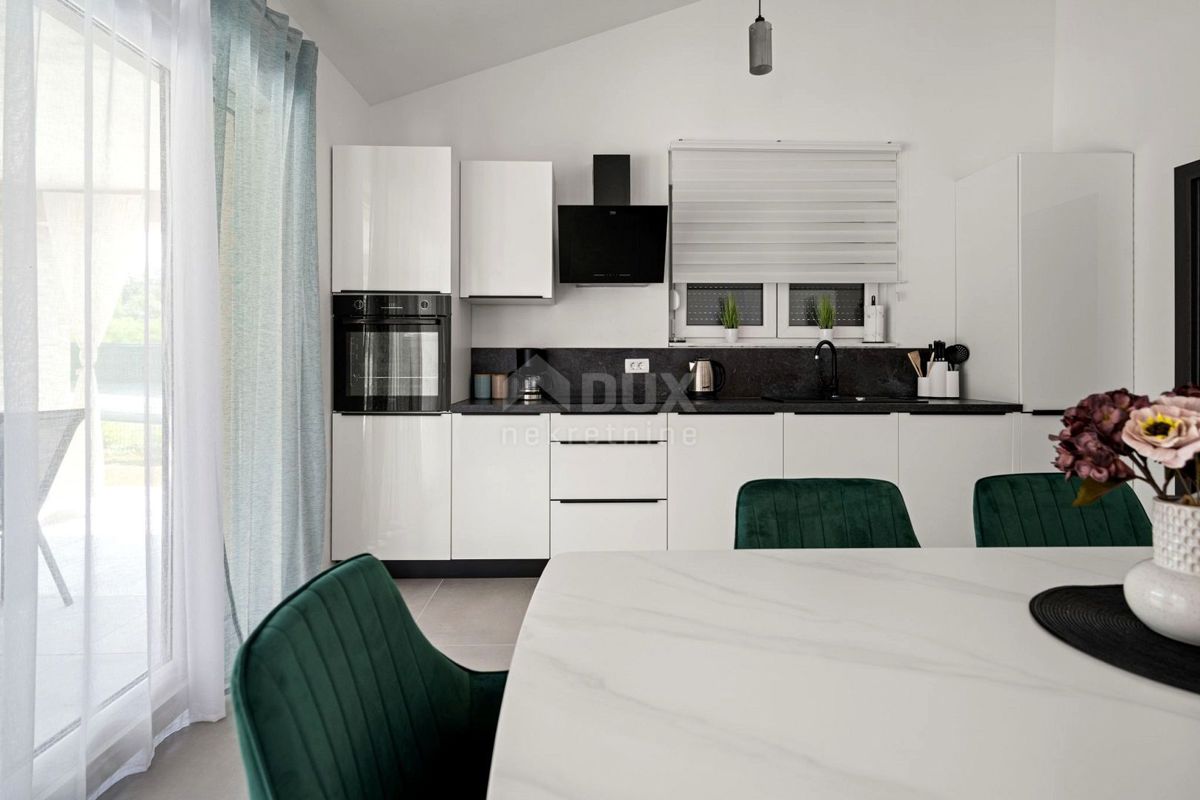 ISTRIA, LABIN - Casa con piscina ai margini del paese