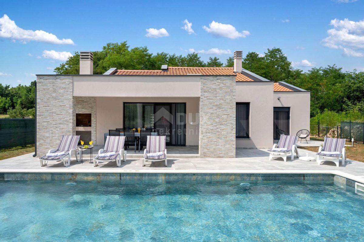 ISTRIA, LABIN - Casa con piscina ai margini del paese