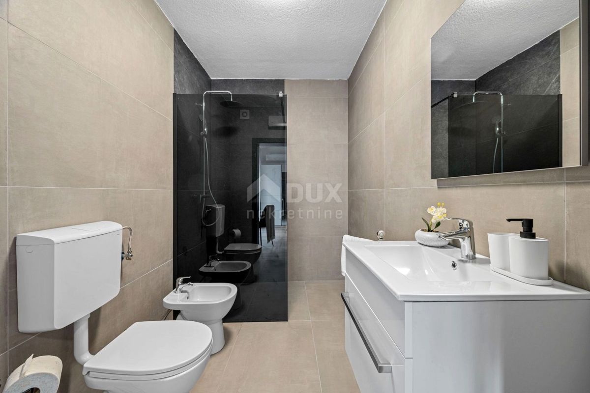 ISTRIA, LABIN - Casa con piscina ai margini del paese