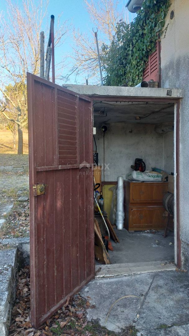 ISTRIA, CEROVLJE - Villetta con ampio giardino e ulteriore struttura