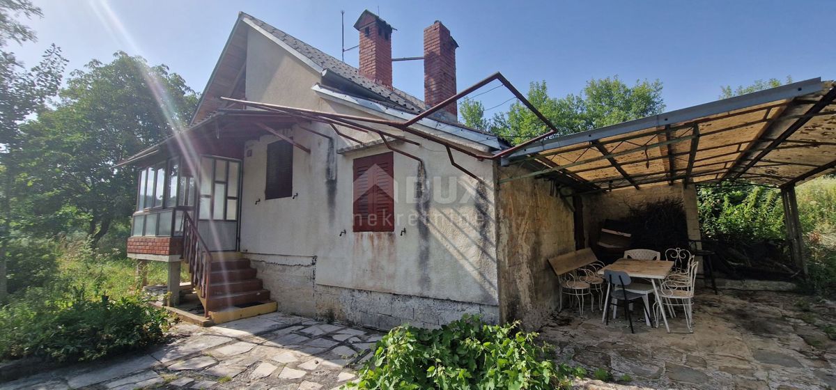 ISTRIA, CEROVLJE - Villetta con ampio giardino e ulteriore struttura