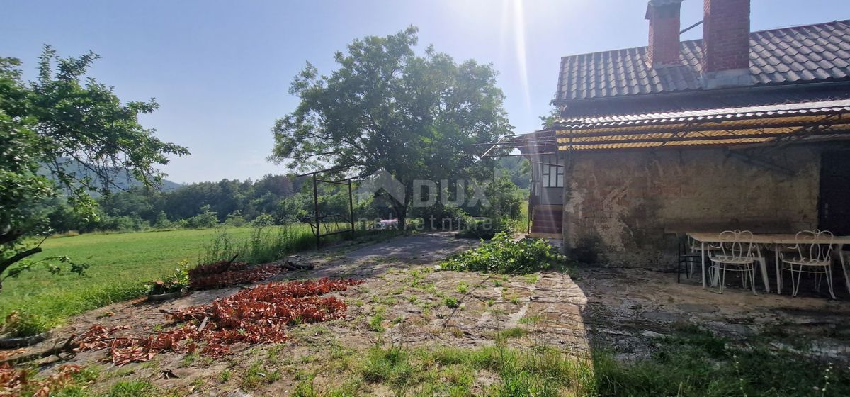 ISTRIA, CEROVLJE - Villetta con ampio giardino e ulteriore struttura