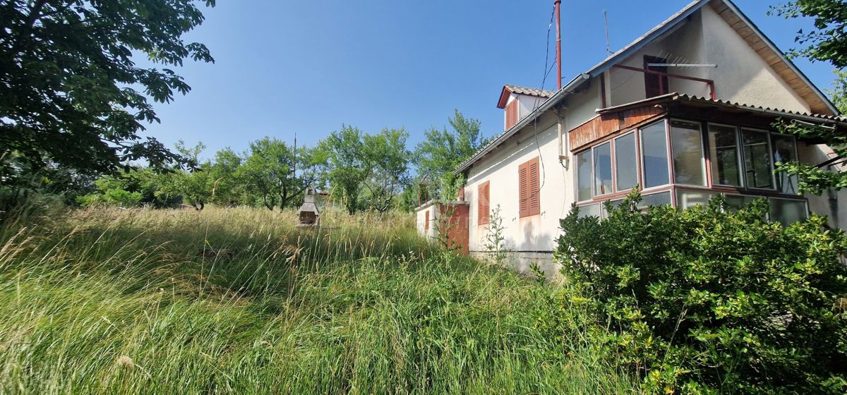 ISTRIA, CEROVLJE - Villetta con ampio giardino e ulteriore struttura