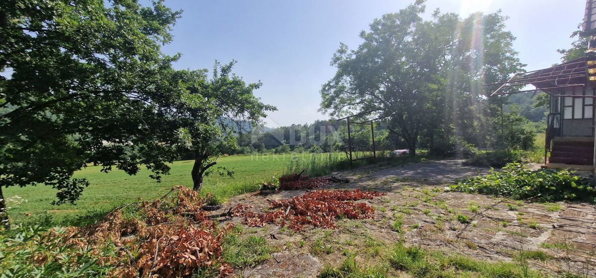 ISTRIA, CEROVLJE - Villetta con ampio giardino e ulteriore struttura