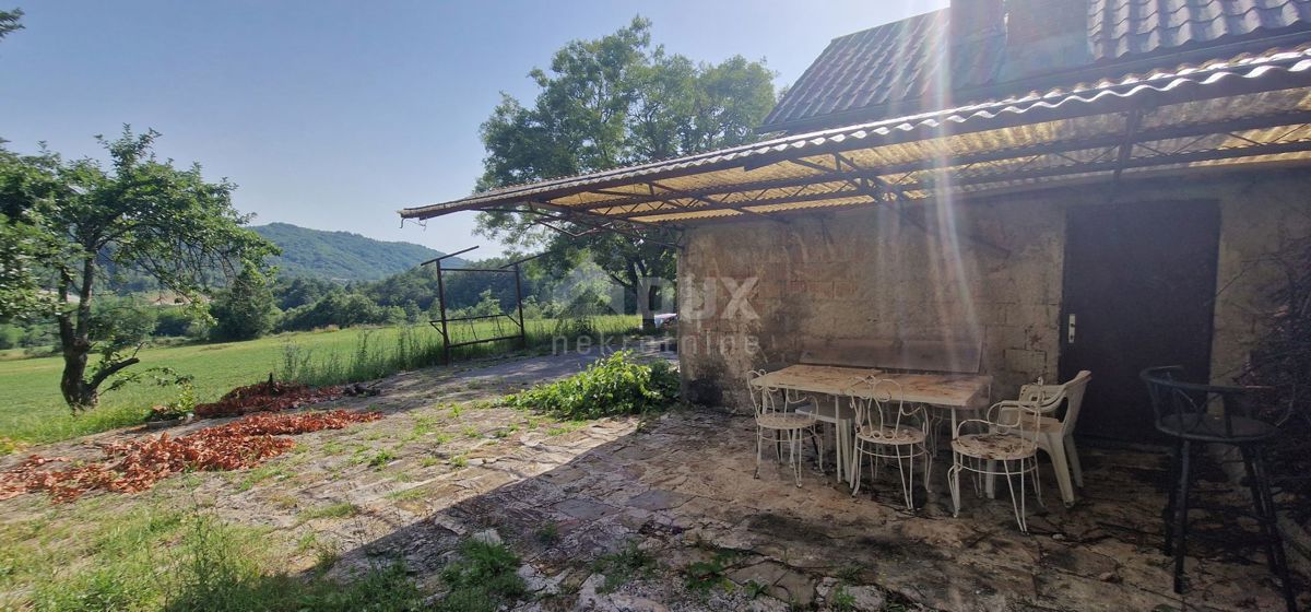 ISTRIA, CEROVLJE - Villetta con ampio giardino e ulteriore struttura