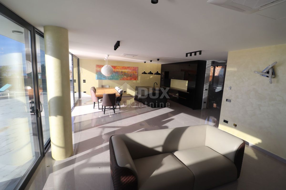 CRIKVENICA - Impressionante villa moderna con piscina!