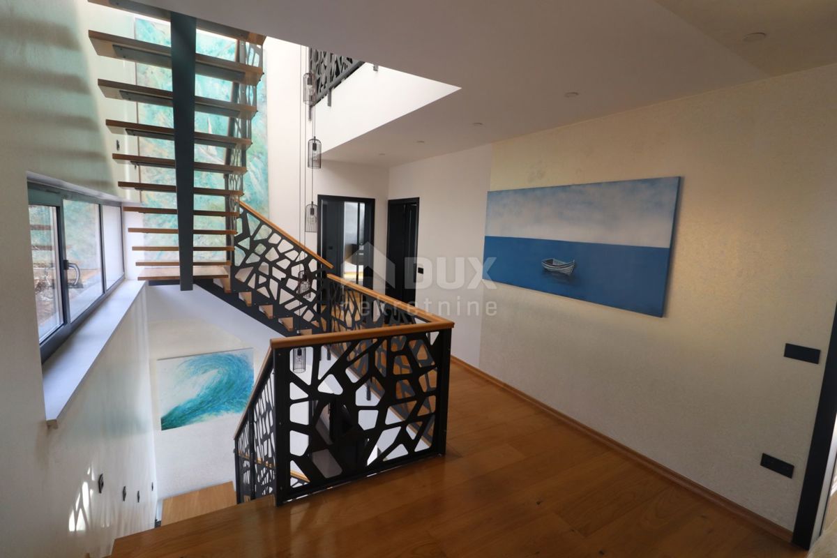 CRIKVENICA - Impressionante villa moderna con piscina!