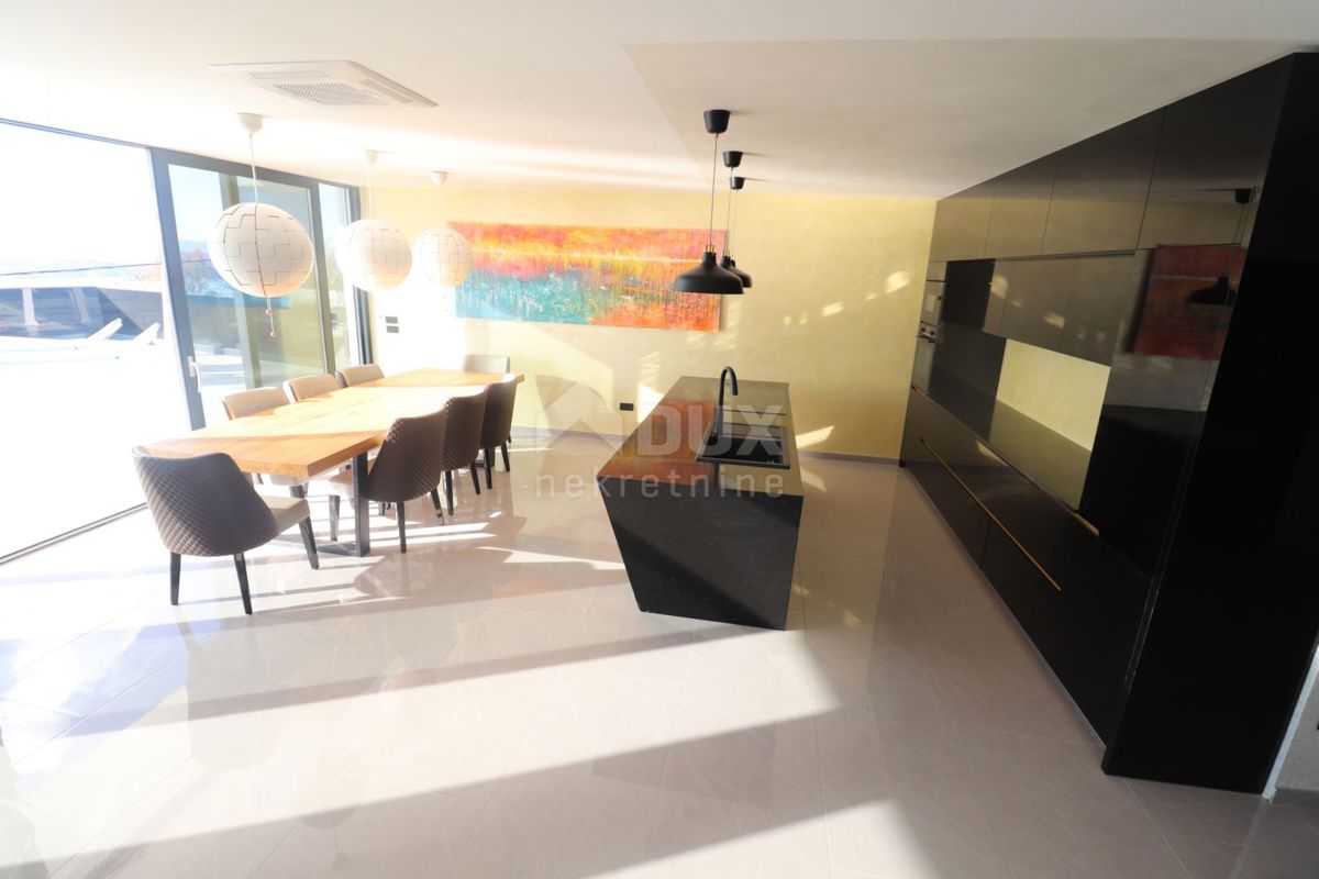 CRIKVENICA - Impressionante villa moderna con piscina!