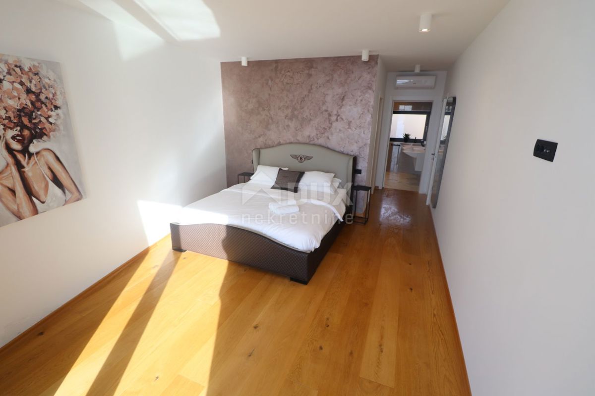 CRIKVENICA - Impressionante villa moderna con piscina!