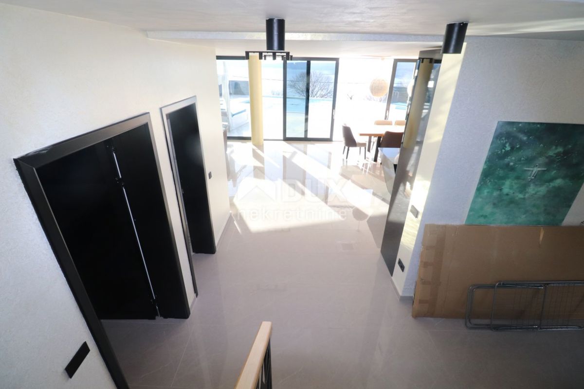 CRIKVENICA - Impressionante villa moderna con piscina!