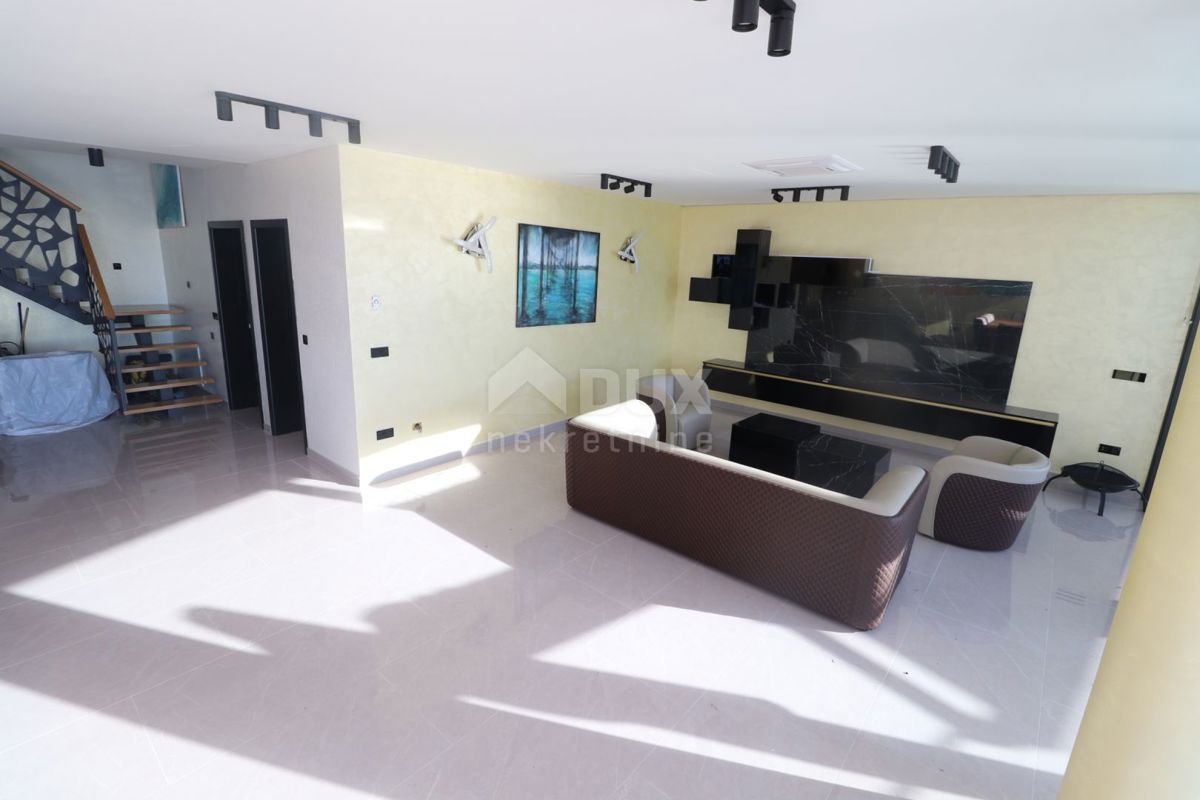 CRIKVENICA - Impressionante villa moderna con piscina!