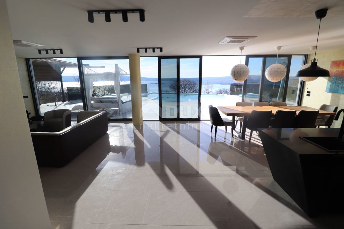 CRIKVENICA - Impressionante villa moderna con piscina!
