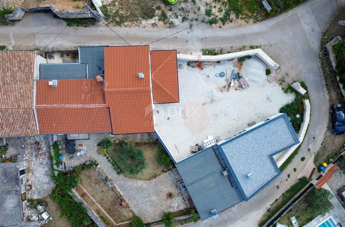 ISTRIA, BALE (dintorni) - Due edifici residenziali ristrutturati in ottima posizione, occasione!