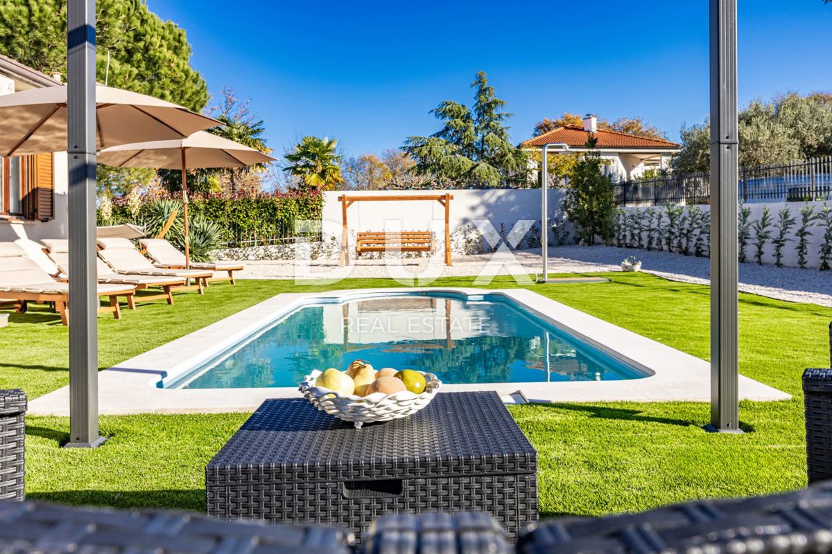 ISTRIA, BUJE - Casa indipendente con piscina e vista mare