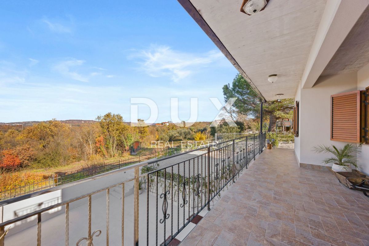 ISTRIA, BUJE - Casa indipendente con piscina e vista mare