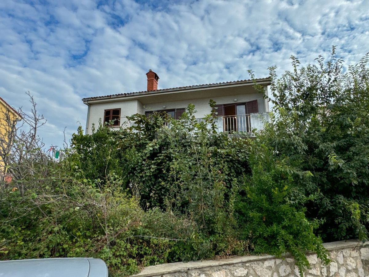 KOSTRENA, RIJEKA - casa indipendente con giardino e vista mare, strada tranquilla, 400 metri dal mare