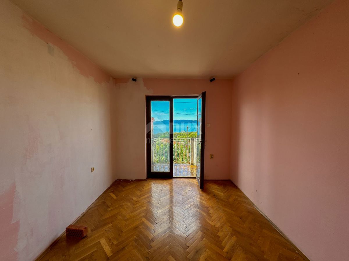 KOSTRENA, RIJEKA - casa indipendente con giardino e vista mare, strada tranquilla, 400 metri dal mare