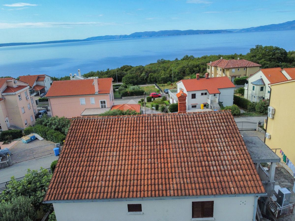 KOSTRENA, RIJEKA - casa indipendente con giardino e vista mare, strada tranquilla, 400 metri dal mare