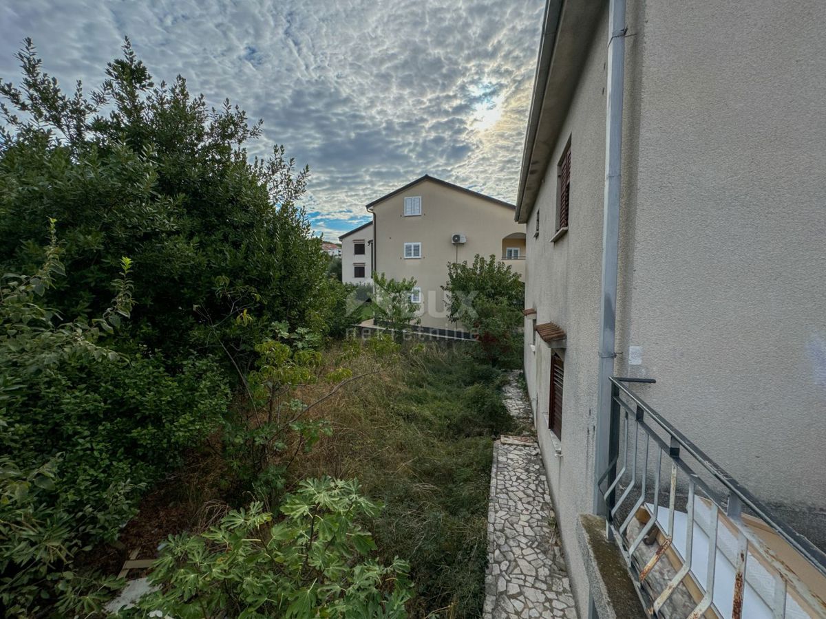 KOSTRENA, RIJEKA - casa indipendente con giardino e vista mare, strada tranquilla, 400 metri dal mare